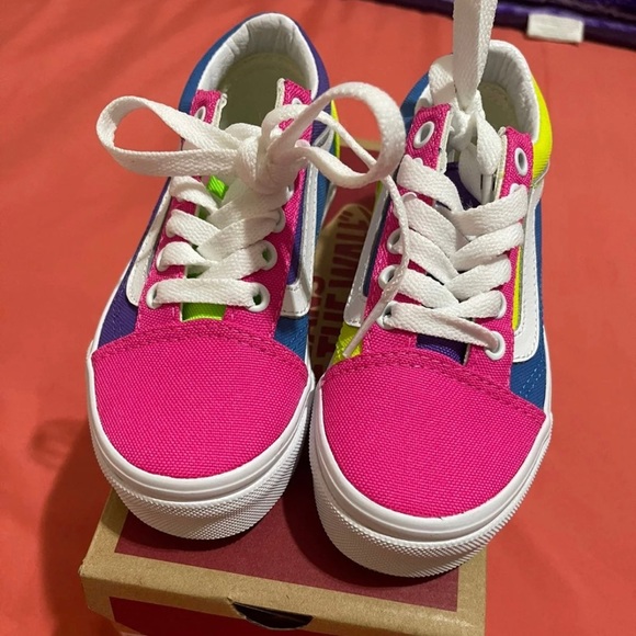 Vans - Picture 1 of 4